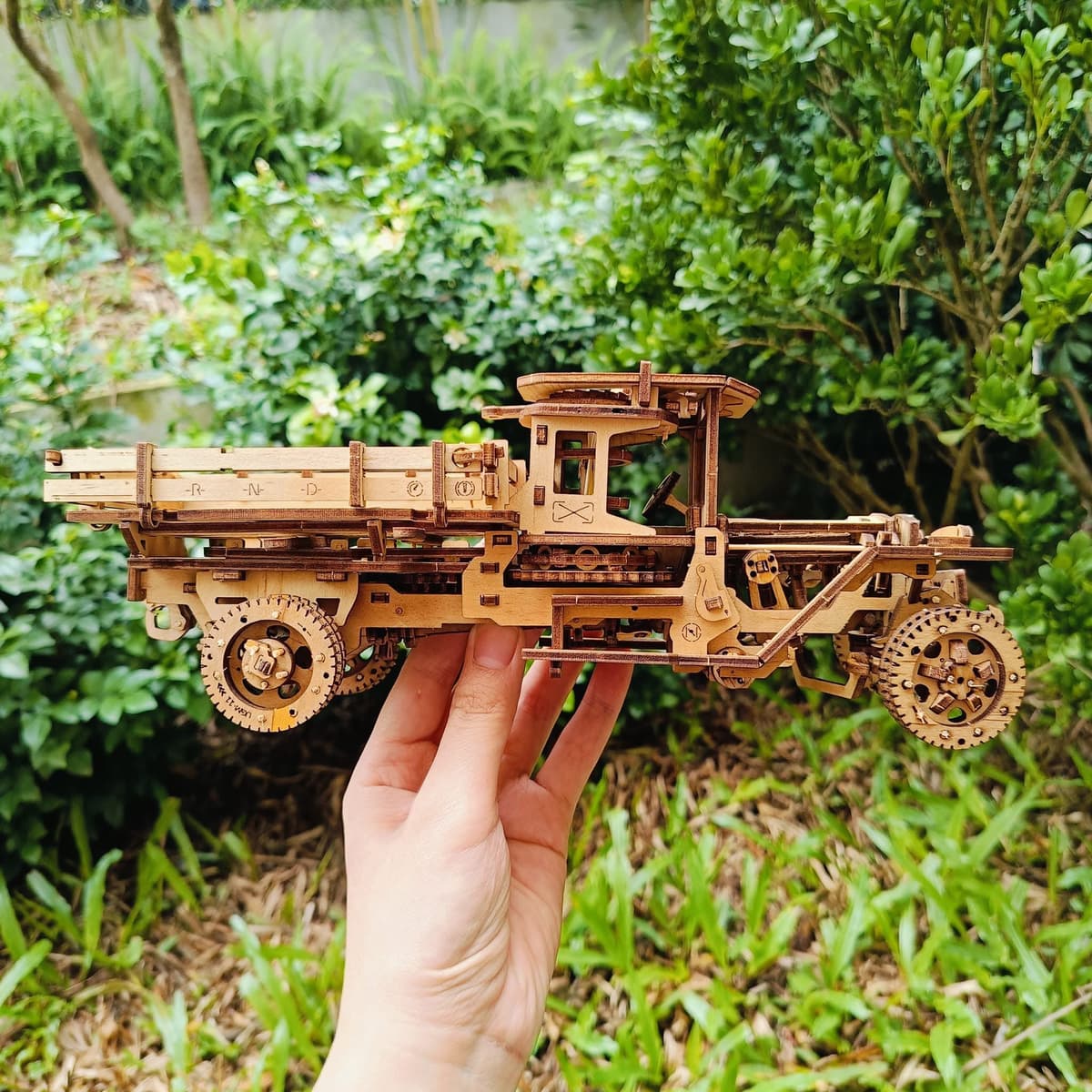 Mô hình xe gỗ có thể hoạt động