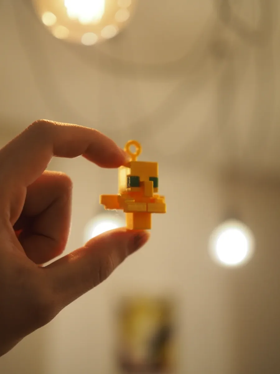 Minecraft Totem Of Undying Keychain — ảnh 2